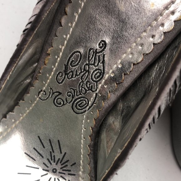 LIKE NEW NAUGHTY MONKEY PLATINUM FABRIC SZ US9 4.5” HEELS ⭐️ - Picture 7 of 10